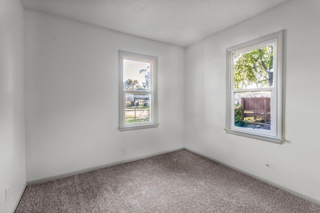 2008 AVENUE E, Council Bluffs, IA 51501