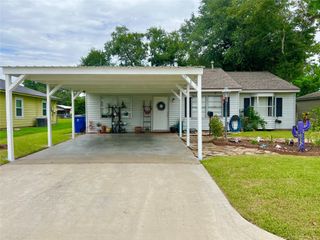 917 Ridgecrest Street, Angleton, TX 77515