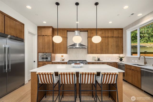 13418 NE 100th Street, Kirkland, WA 98033
