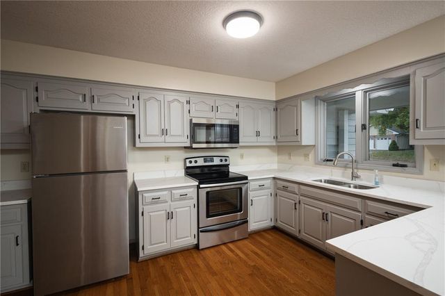 1105 SW 8th Terrace, Lee's Summit, MO 64081