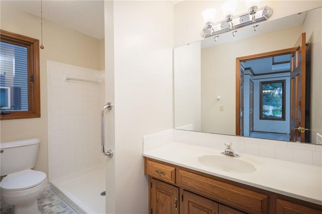 1105 SW 8th Terrace, Lee's Summit, MO 64081