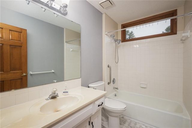 1105 SW 8th Terrace, Lee's Summit, MO 64081