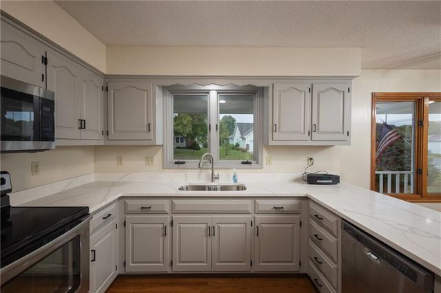 1105 SW 8th Terrace, Lee's Summit, MO 64081