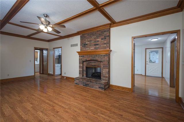 1105 SW 8th Terrace, Lee's Summit, MO 64081