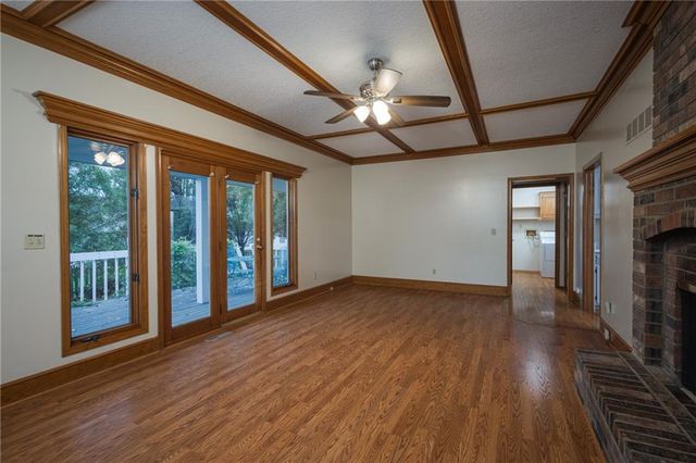 1105 SW 8th Terrace, Lee's Summit, MO 64081