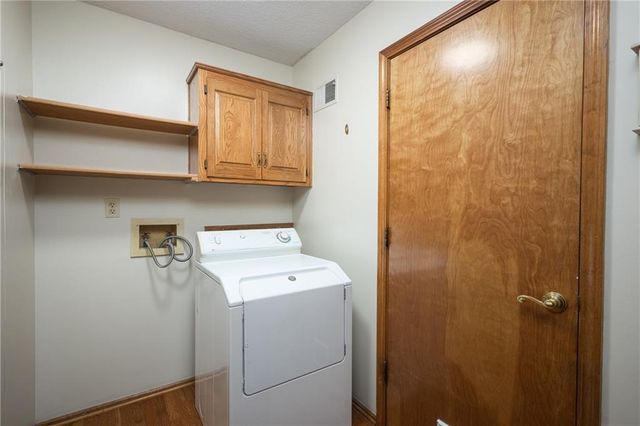 1105 SW 8th Terrace, Lee's Summit, MO 64081