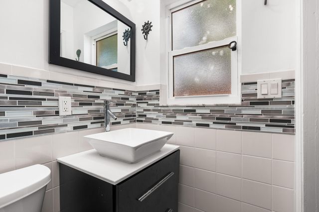 60 NW 47th Street, Oakland Park, FL 33309