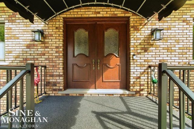 669 N Riverside Avenue, St Clair, MI 48079