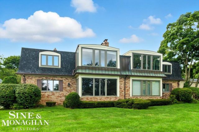 669 N Riverside Avenue, St Clair, MI 48079