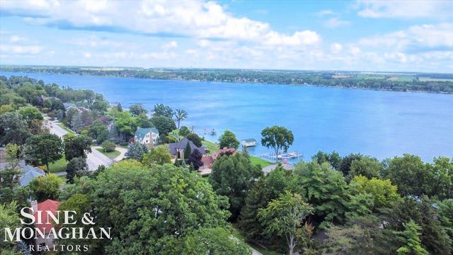 669 N Riverside Avenue, St Clair, MI 48079