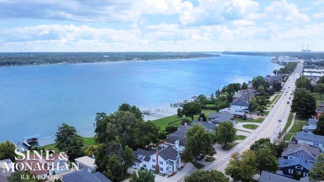 669 N Riverside Avenue, St Clair, MI 48079