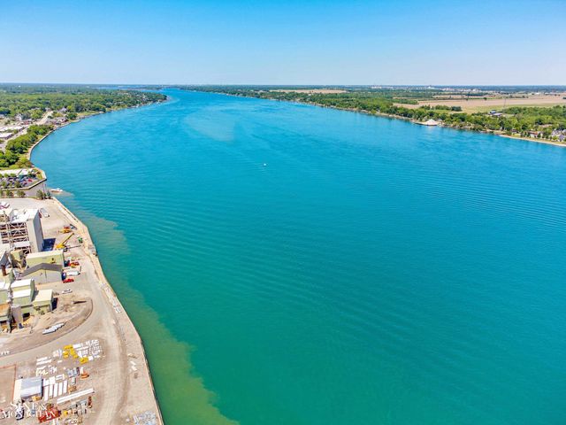 669 N Riverside Avenue, St Clair, MI 48079