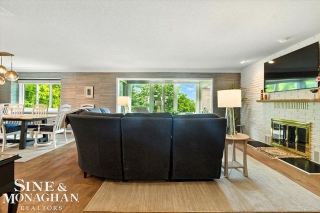 669 N Riverside Avenue, St Clair, MI 48079