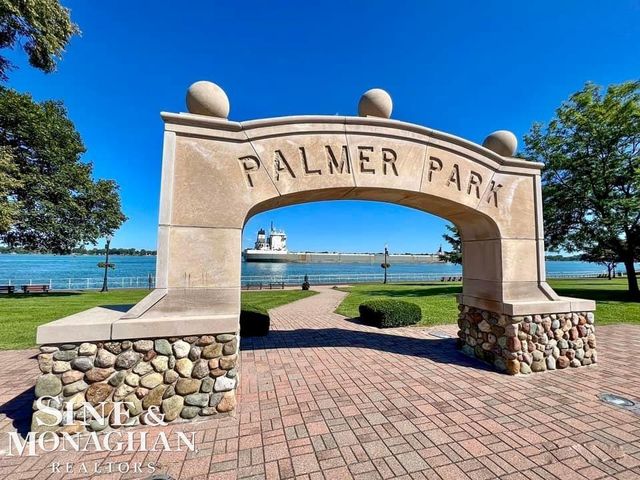 669 N Riverside Avenue, St Clair, MI 48079