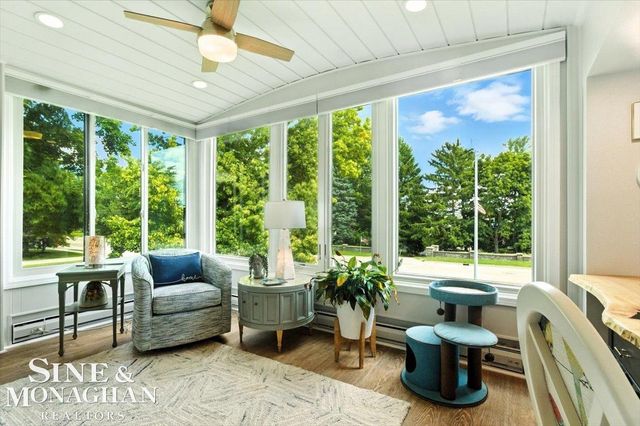 669 N Riverside Avenue, St Clair, MI 48079