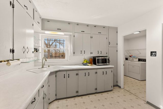 701 Alvarado Drive SE, Albuquerque, NM 87108