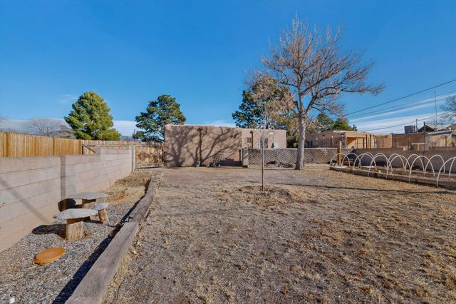 701 Alvarado Drive SE, Albuquerque, NM 87108