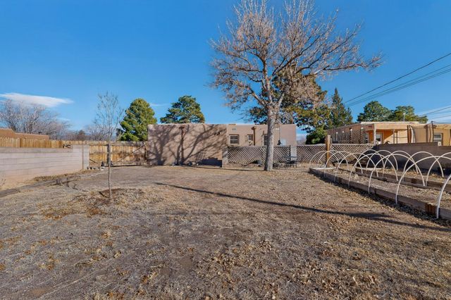 701 Alvarado Drive SE, Albuquerque, NM 87108