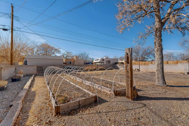 701 Alvarado Drive SE, Albuquerque, NM 87108