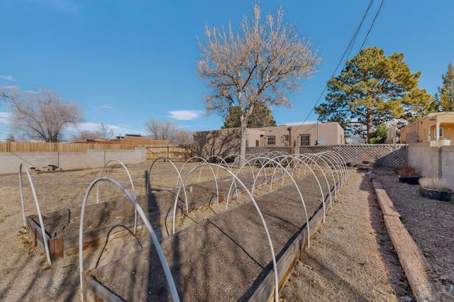 701 Alvarado Drive SE, Albuquerque, NM 87108