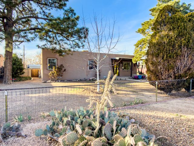 701 Alvarado Drive SE, Albuquerque, NM 87108