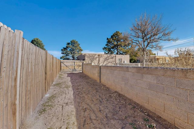 701 Alvarado Drive SE, Albuquerque, NM 87108