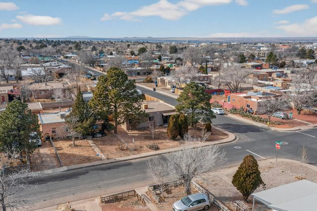 701 Alvarado Drive SE, Albuquerque, NM 87108