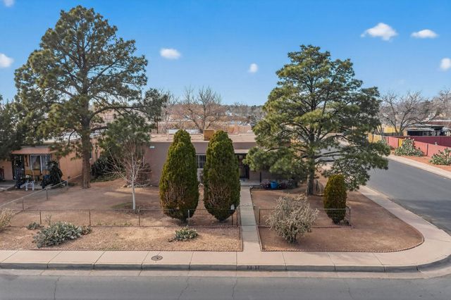 701 Alvarado Drive SE, Albuquerque, NM 87108