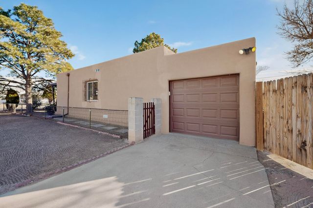 701 Alvarado Drive SE, Albuquerque, NM 87108