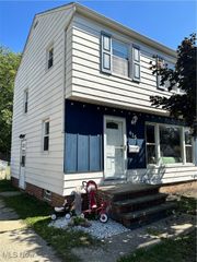 415 E 305th Street, Willowick, OH 44095