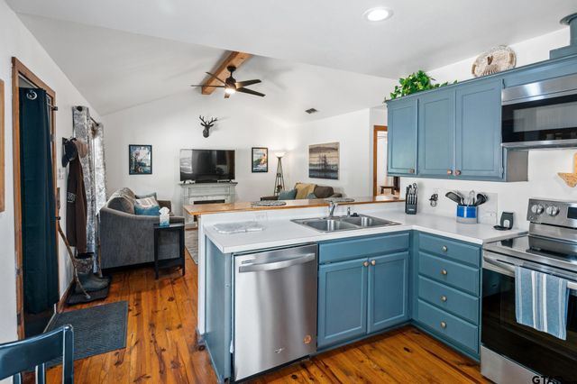 146 Cottonwood Cove, Holly Lake Ranch, TX 75765