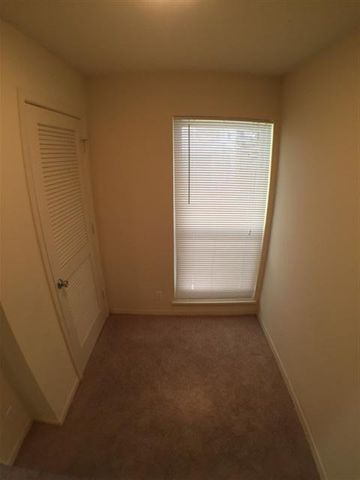 2800 Cole ST 104C, Austin, TX 78705