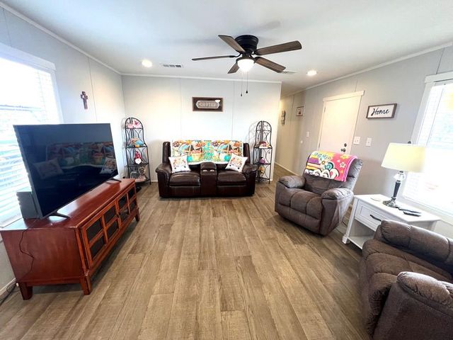 140 Teague Rd, Kerrville, TX 78028