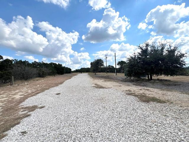 140 Teague Rd, Kerrville, TX 78028