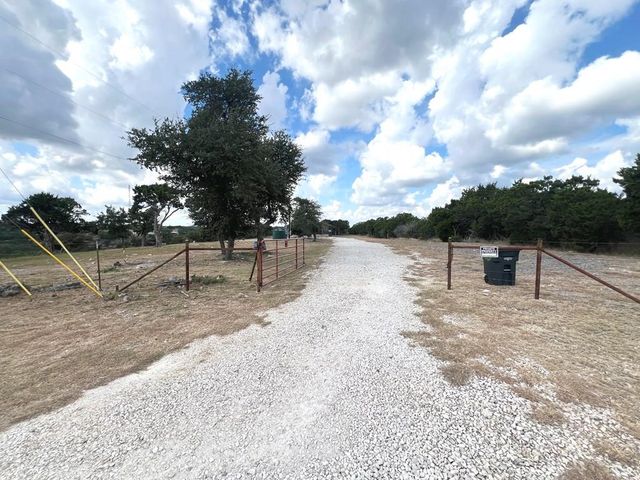 140 Teague Rd, Kerrville, TX 78028