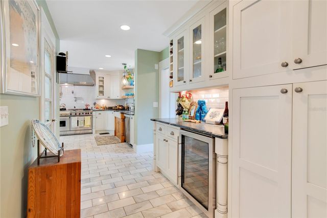 614 LAKE AVENUE, Orlando, FL 32801