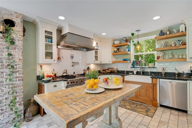 614 LAKE AVENUE, Orlando, FL 32801