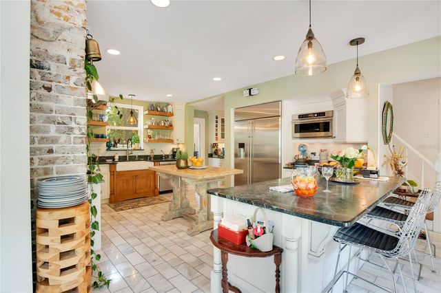 614 LAKE AVENUE, Orlando, FL 32801