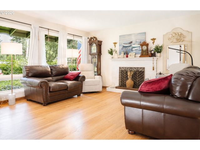 3112 UPPER Dr, Lake Oswego, OR 97035