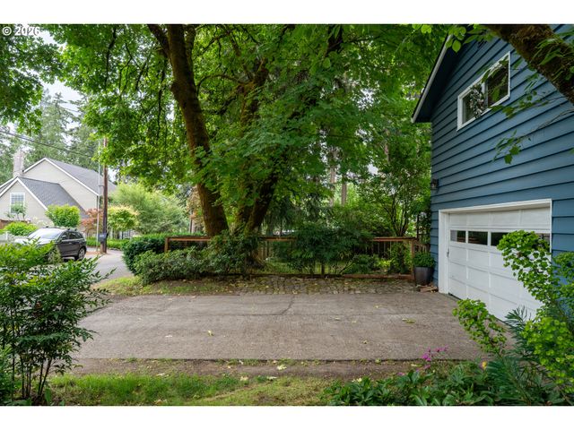 3112 UPPER Dr, Lake Oswego, OR 97035