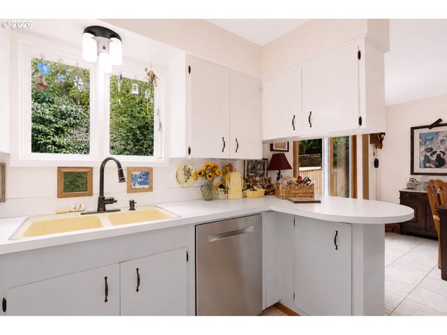 3112 UPPER Dr, Lake Oswego, OR 97035