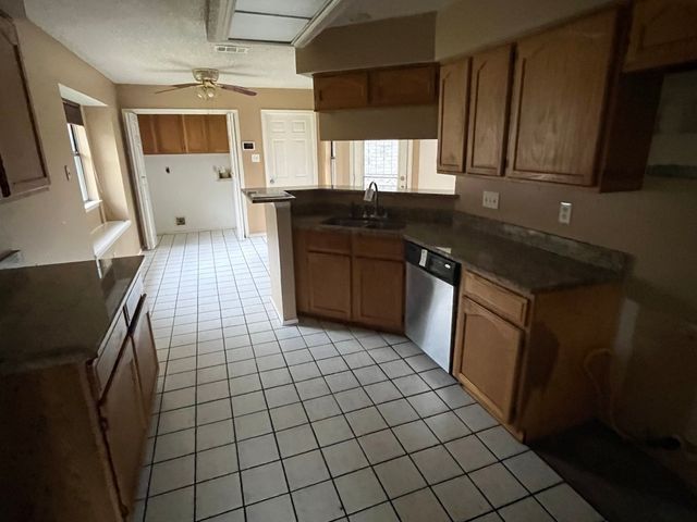 909 Worthington Drive, Desoto, TX 75115