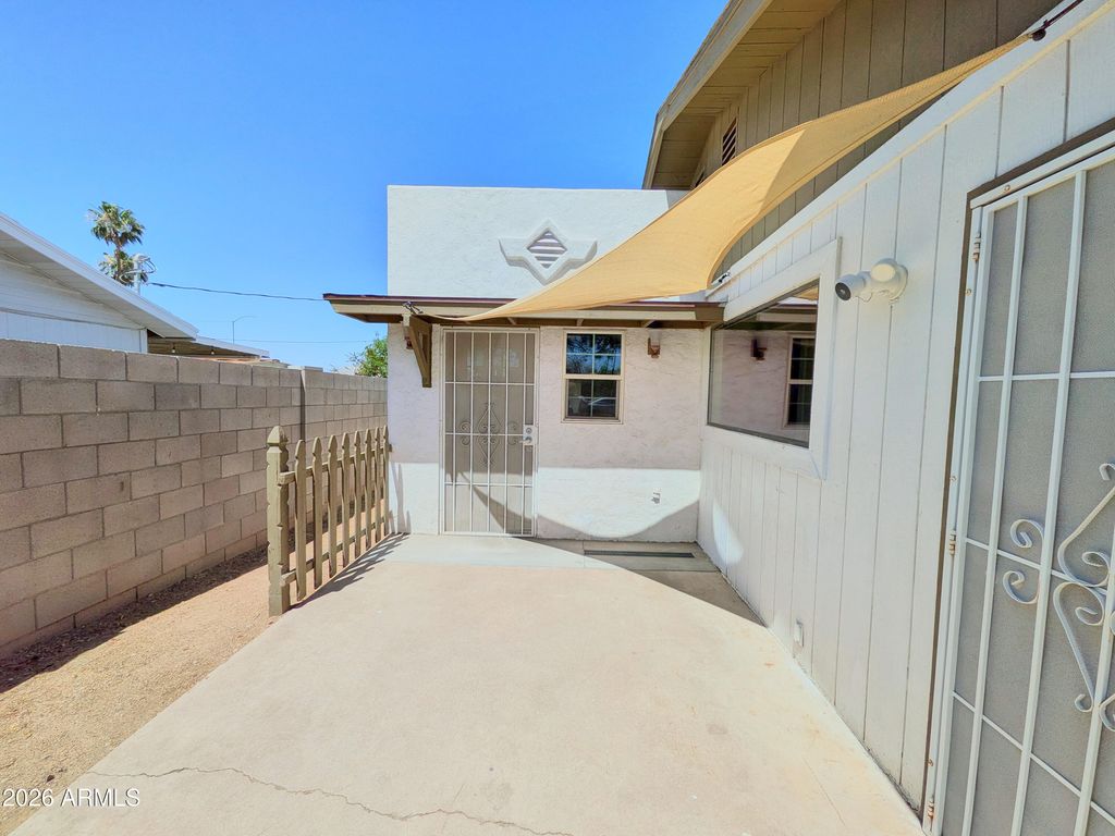 Image 15 of property listing at 1926 N MACDONALD --, Mesa, AZ 85201