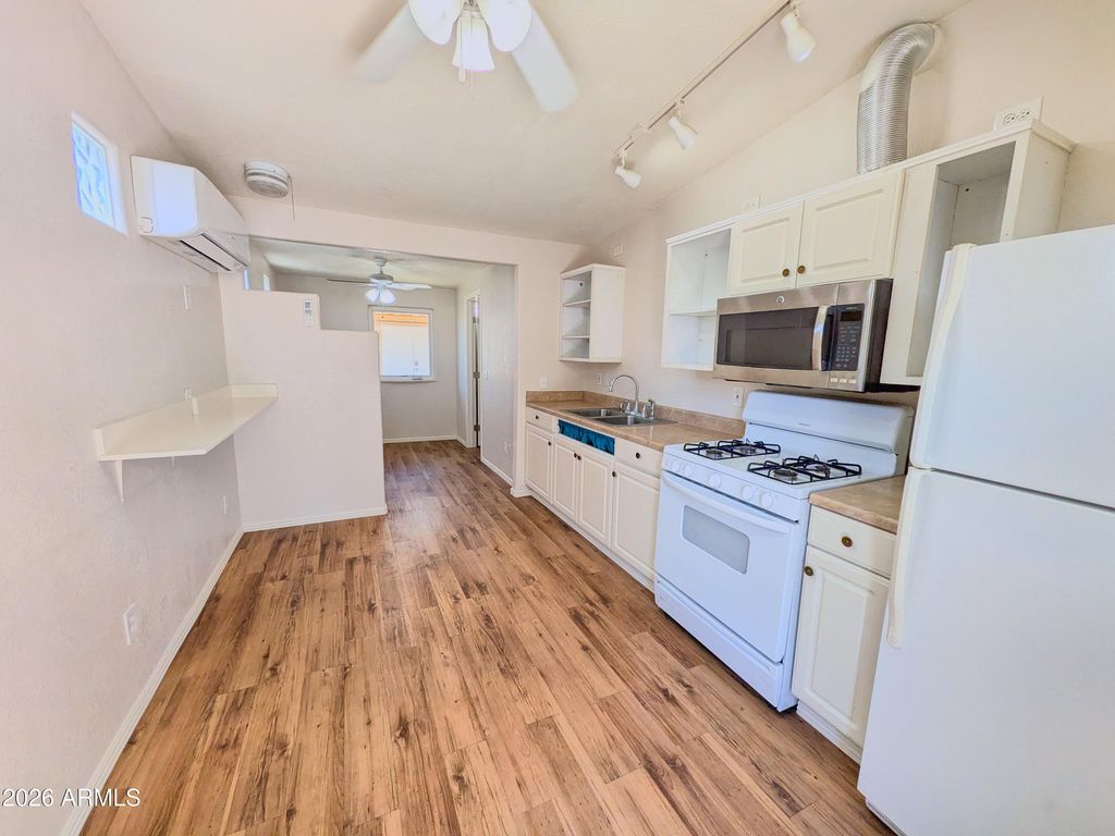 Image 16 of property listing at 1926 N MACDONALD --, Mesa, AZ 85201