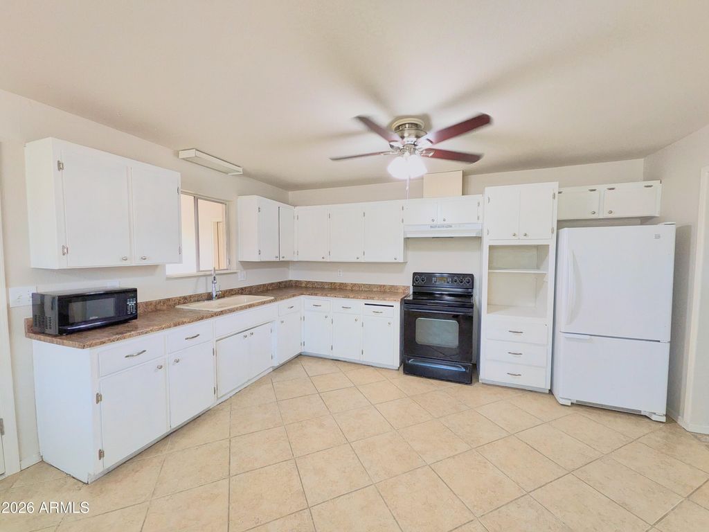 Image 5 of property listing at 1926 N MACDONALD --, Mesa, AZ 85201