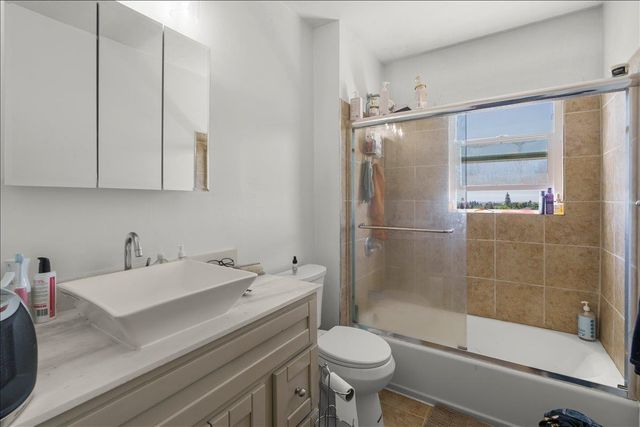8117 Ney Avenue, Oakland, CA 94605
