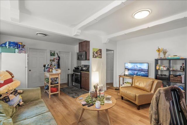 8117 Ney Avenue, Oakland, CA 94605