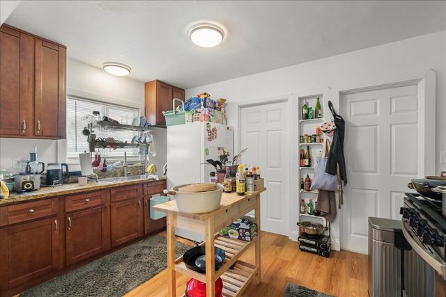 8117 Ney Avenue, Oakland, CA 94605