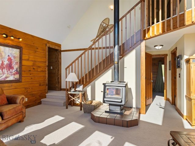 29 S Wineglass Loop S, Livingston, MT 59047