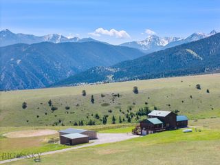 29 S Wineglass Loop S, Livingston, MT 59047